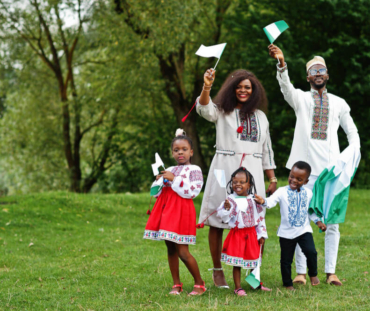 african-family-traditional-clothes-with-nigerian-flags-park (1)